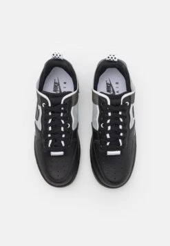 Nike Sportswear Air Force 1 React Unisex - Sneakers Laag - Black/White 9 Nike Sportswear Air Force 1 React Unisex - Sneakers Laag - Black/White -Modeschoenen 004b8b551ba547eba85d26f782492c12