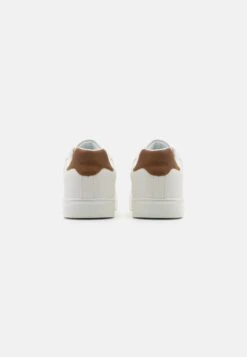 Pier One Sneakers Laag - White 8 Pier One Sneakers Laag - White -Modeschoenen 0d68a4c32b96494b83f0888dc073cae5