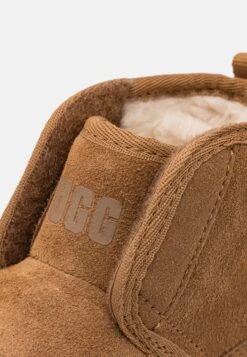 Ugg Accessible Neumel Ez-Fit Unisex - Korte Laarzen - Chestnut -Modeschoenen 0d9ca48353be40a4a13fe8b7f99f5a42
