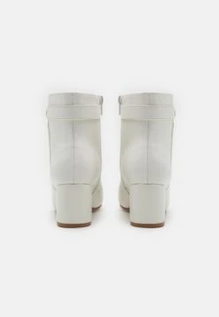 Wide Fit - Korte Laarzen - White 9 Wide Fit - Korte Laarzen - White -Modeschoenen 17c7d916626b42ea97932eec2f5dc501