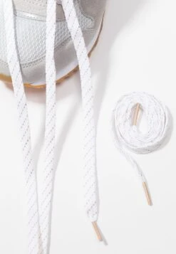 Skechers Sneakers Laag - Light Grey -Modeschoenen 1c2a6eb659094c6c9761f38fac2292ab