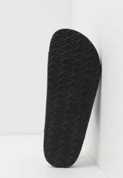 Pier One Unisex - Pantoffels - Brown 10 Pier One Unisex - Pantoffels - Brown -Modeschoenen 23e143c048ee4fd8b5e22a3556ccfbfb