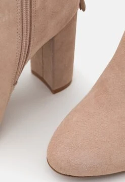 Leather - Laarzen Met Hoge Hak - Beige -Modeschoenen 46cb7ba4b24644c79690a3cae899d54e