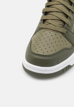 Puma Rebound V6 Mid Jr Unisex - Sneakers Hoog - Alpine Snow/Sand Dune/White -Modeschoenen 528e5c04958f4e70b22556e7f91c81a2