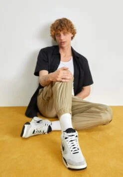 Nike Sportswear Air Flight Lite Mid Nas - Sneakers Hoog - Photon Dust/Black/Metallic Silver/Light Smoke Grey/White/Pale Ivory -Modeschoenen 560daf0e121c4269ba1c67652031ecf4