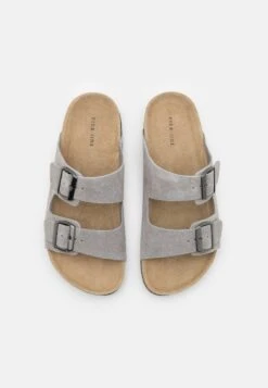 Pier One Leather Unisex - Pantoffels - Grey 9 Pier One Leather Unisex - Pantoffels - Grey -Modeschoenen 6e172422b00e484a8ac21c5f565af9d6