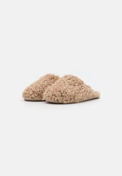 Ugg Maxi Curly Slide - Pantoffels - Sand -Modeschoenen 78ba8cb5354e4d749fce1bcfc355f5ff