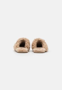 Ugg Maxi Curly Slide - Pantoffels - Sand -Modeschoenen 7a5c0c81c53845faaf6e05c68bd00159