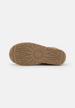 Ugg Classic Mini Regenerate - Korte Laarzen - Chestnut 11 Ugg Classic Mini Regenerate - Korte Laarzen - Chestnut -Modeschoenen 80f8d0dc0c40421ca6931ea68b3ccfb9