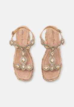 Alma En Pena Sandalen Met Sleehak - Beige -Modeschoenen 95ad3eb72c8b4812b064e413e60bd6f5