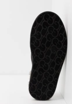 Ugg Scuff - Pantoffels - Black -Modeschoenen a7d657a828814ad5b648a220729f64dd