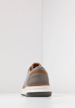 Skechers Moreno - Sneakers Laag - Taupe -Modeschoenen b9284f888ed04fde8b234922e1e8138c