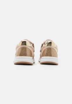 Friboo Disney Minnie Mouse - Sneakers Laag - Rose Gold -Modeschoenen d240e02a04b44521a75d7b9305624356