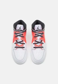 Air Jordan 1 Mid Unisex - Basketbalschoenen - Black/White/Infrared -Modeschoenen da46365d092945deaf0788f14354a3bc