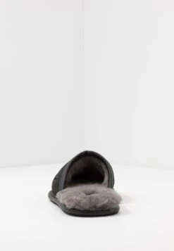 Ugg Scuff - Pantoffels - Black -Modeschoenen da757aff0ffe4030af4ba8238bcf11e5