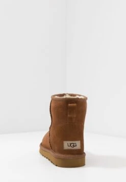 Ugg Classic Mini - Korte Laarzen - Chestnut -Modeschoenen de7dfeefe13347f4a7dceeb4f76556d1