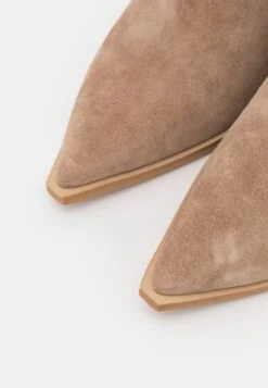 Alma En Pena Overknee Laarzen - Beige -Modeschoenen e4dbb8ade0064d1b981269e29a5a8e6d